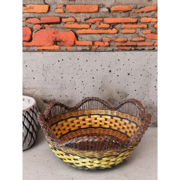 Handwoven Wicker Basket With Braided Scalloped Rim - Multicolor - Picture 8 of 9